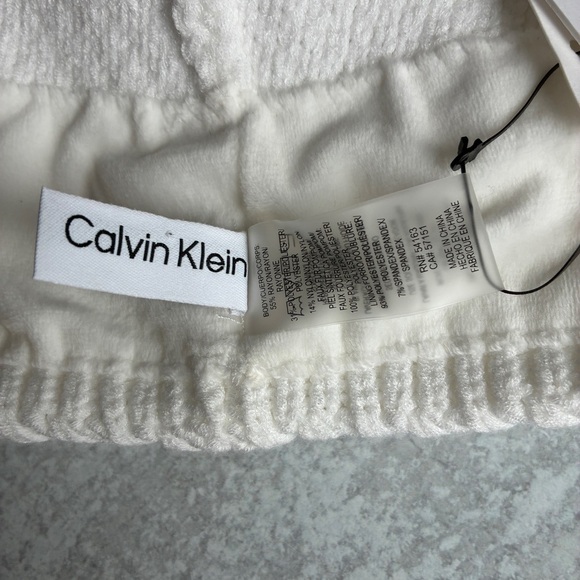 Calvin Klein White Knit Faux Fur Pom Beanie Hat - Picture 5 of 9